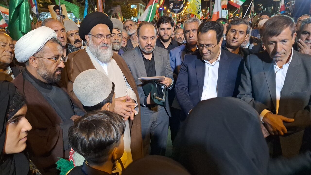 آیین تجلیل از پرچمداران دانایی و سفیران معروف در یاسوج برگزار شد