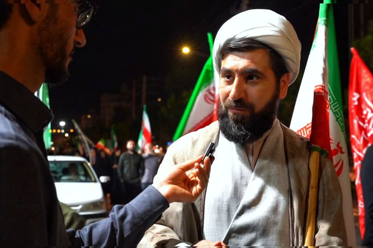 دولت از ظرفیت‌های عظیم مردمی همچون حضور در صحنه برای حل مشکلات کشور استفاده کند