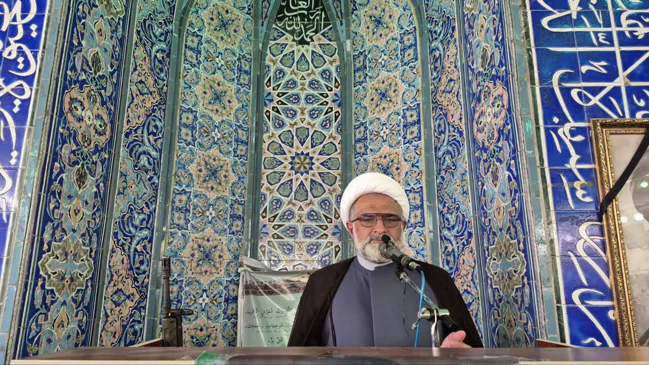 معلمان، سربازان گمنام عرصه تعلیم و تربیت‌ هستند