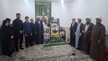 دیدار طلاب مدرسه علمیه جزائریه شوشتر با خانواده شهدا