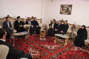 دیدار مدیرکل تبلیغات اسلامی آذربایجان شرقی با خانواده شهدای جنگ رمضان در بناب و آذرشهر