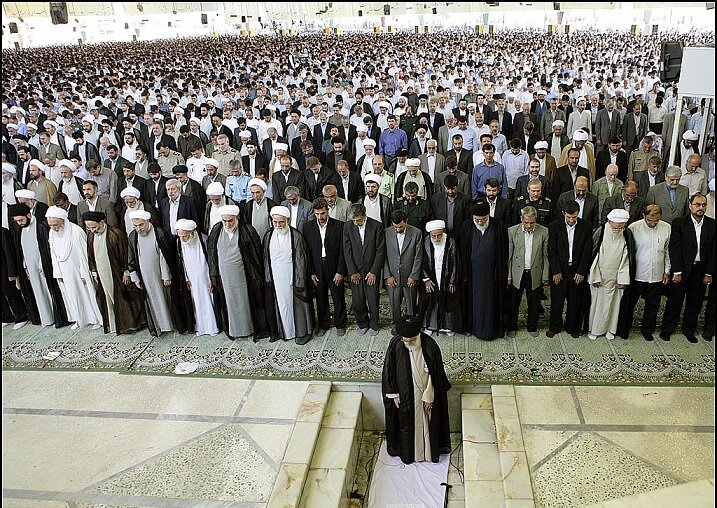 Un suivant qui ne suit pas l'imam pendant la Prière en assemblée