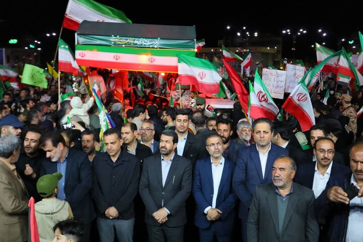 تصاویر / اجتماع بزرگ فرهنگیان، اولیا و دانش‌آموزان همدانی در حمایت از نظام اسلامی