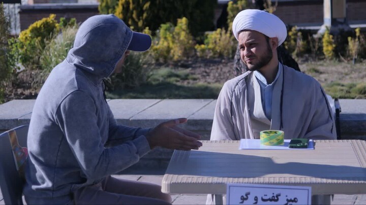 تصاویر / برپایی میز گفت و گو توسط طلاب همدانی