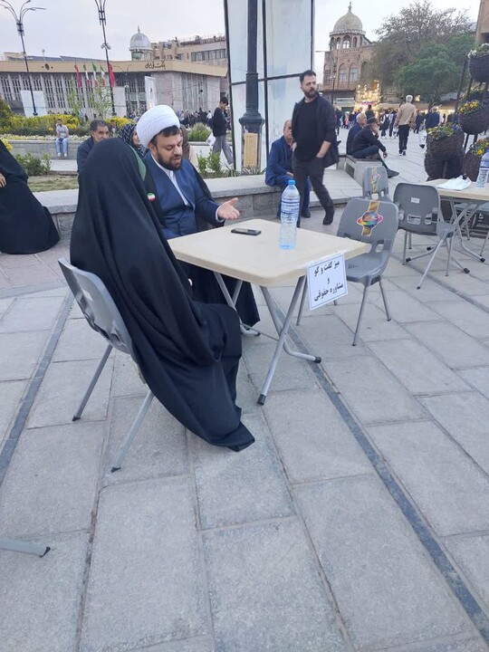 تصاویر / برپایی میز گفت و گو توسط طلاب همدانی