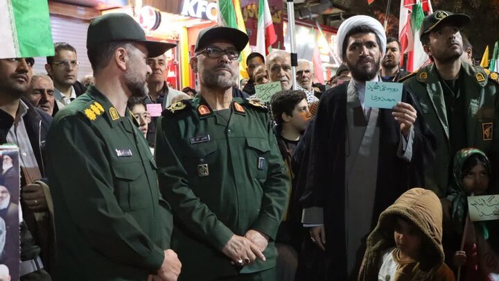 تصاویر/ شصت و هفتمین قرار خیابانی مردم تکاب در دفاع از انقلاب اسلامی