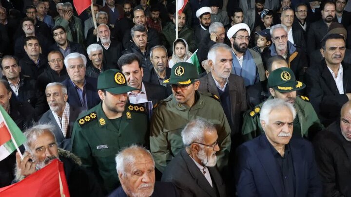 تصاویر/ شصت و هفتمین قرار خیابانی مردم تکاب در دفاع از انقلاب اسلامی