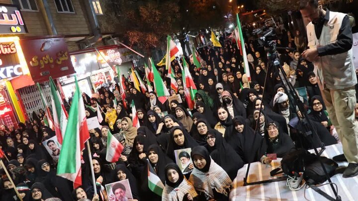 تصاویر/ شصت و هفتمین قرار خیابانی مردم تکاب در دفاع از انقلاب اسلامی