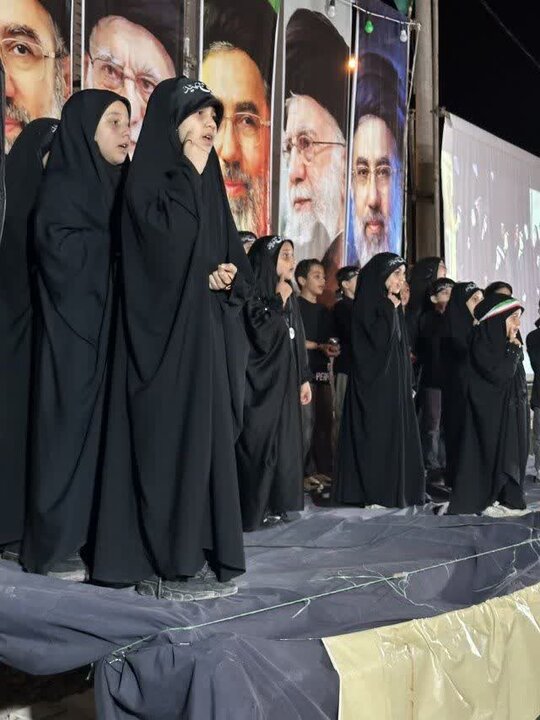 تصاویر/هفتمین اجرای خیابانی دختران و پسران لسان الصدق در چهار راه سلمان