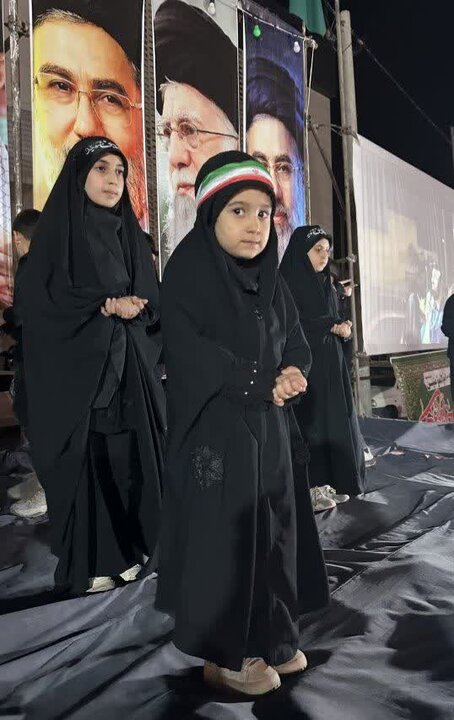 تصاویر/هفتمین اجرای خیابانی دختران و پسران لسان الصدق در چهار راه سلمان