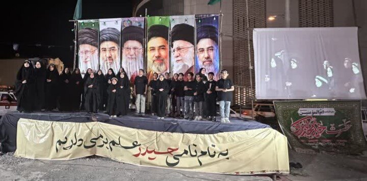 تصاویر/هفتمین اجرای خیابانی دختران و پسران لسان الصدق در چهار راه سلمان