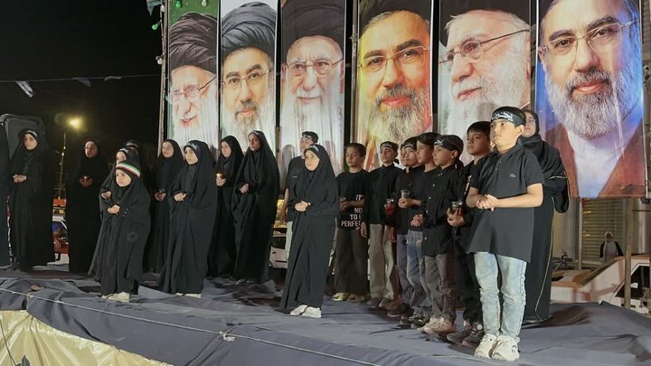 تصاویر/هفتمین اجرای خیابانی دختران و پسران لسان الصدق در چهار راه سلمان