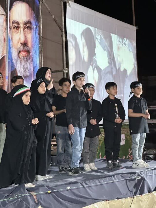 تصاویر/هفتمین اجرای خیابانی دختران و پسران لسان الصدق در چهار راه سلمان