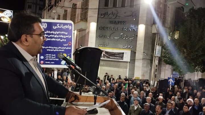 تصاویر/ مردم میاندوآب پای کار انقلاب در شصت و هفتمین شب متوالی