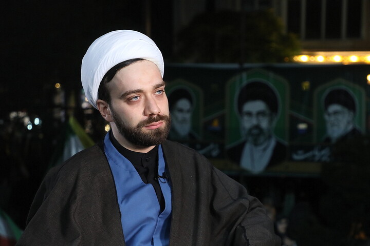 تصاویر/ پخش برنامه «اُمت مبعوث» از سوی خبرگزاری حوزه  و تلویزیون اینترنتی حوزه