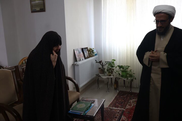 تصاویر/ دیدار مبلغین مدرسه علمیه امام خمینی(ره) ارومیه با خانواده روحانی شهید، شهید علوی
