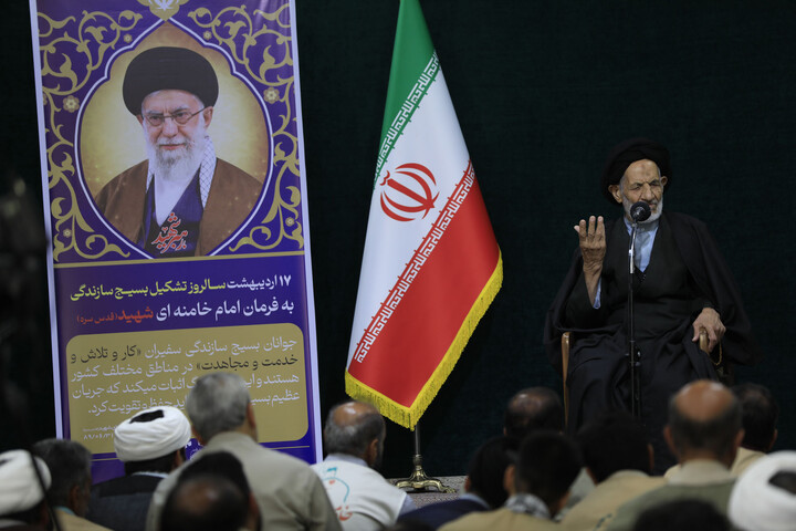 تصاویر| دیدار جمعی از جهادگران بسیجی با  نماینده ولی فقیه در خراسان جنوبی