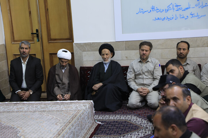 تصاویر| دیدار جمعی از جهادگران بسیجی با  نماینده ولی فقیه در خراسان جنوبی