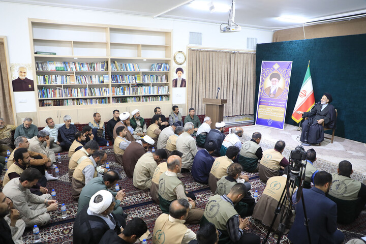 تصاویر| دیدار جمعی از جهادگران بسیجی با  نماینده ولی فقیه در خراسان جنوبی