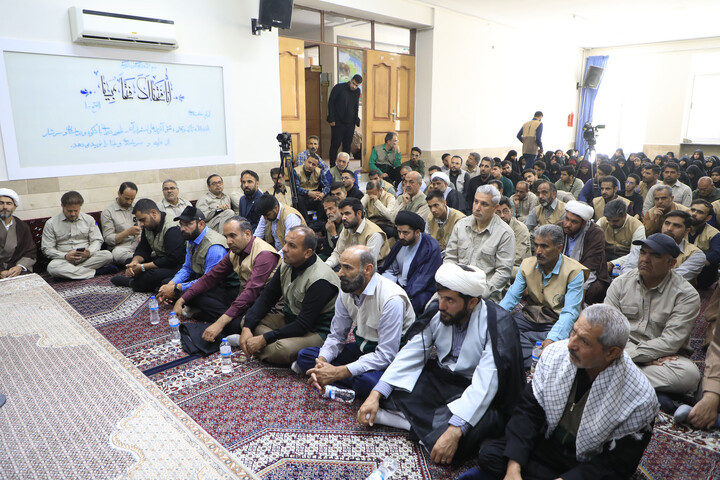 تصاویر| دیدار جمعی از جهادگران بسیجی با  نماینده ولی فقیه در خراسان جنوبی