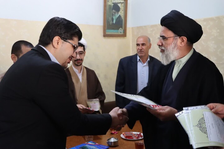 تصاویر / دیدار  مدیرکل تبلیغات اسلامی آذربایجان شرقی با معلمان مدارس صدرای شهرستان های آذرشهر و بناب