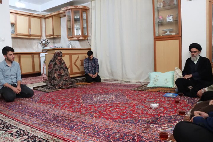 تصاویر / دیدار مدیرکل تبلیغات اسلامی آذربایجان شرقی با خانواده شهدای جنگ رمضان در بناب و آذرشهر
