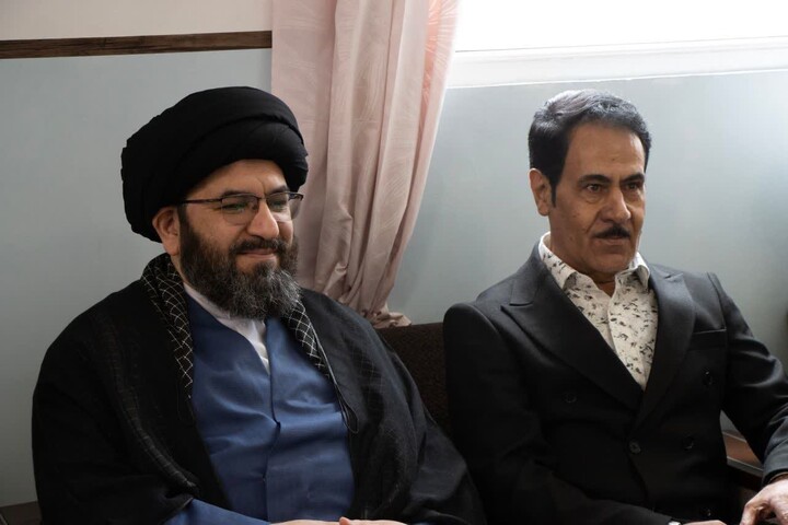 تصاویر /  دیدار نماینده ولی فقیه در زنجان با یکی از معلمان دوره‌ی دبستان خود