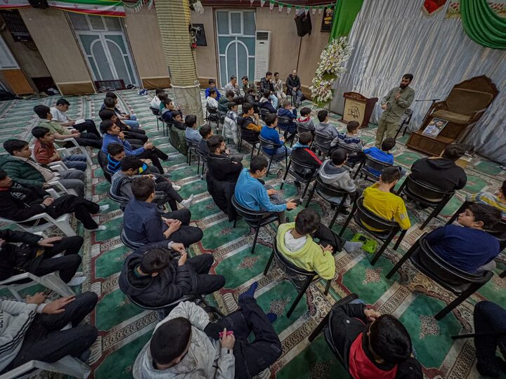 تصاویر/ نشست تبلیغی بصیرتی قرارگاه فرهنگی، علمی، اجتماعی نوجوانان مسجد جامع المهدی(عج)
