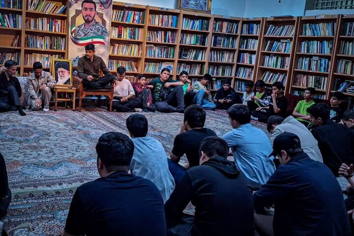 تصاویر/ نشست تبلیغی بصیرتی قرارگاه فرهنگی، علمی، اجتماعی نوجوانان مسجد جامع المهدی(عج)