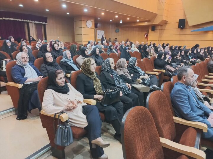 تصاویر/ مراسم گرامیداشت روز معلم به همراه تقدیر از معلمان و فرهنگیان ایزدشهر نور