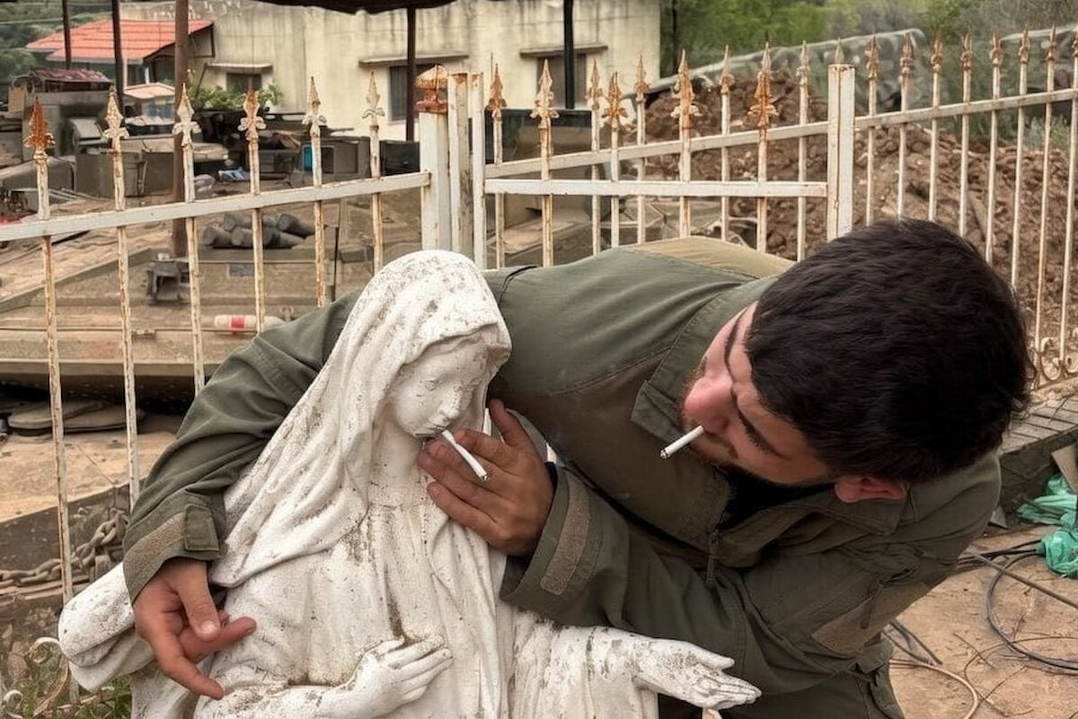 Soldati israeliani profanano una statua della Vergine Maria in Libano: l’ennesimo atto di disprezzo verso il cristianesimo
