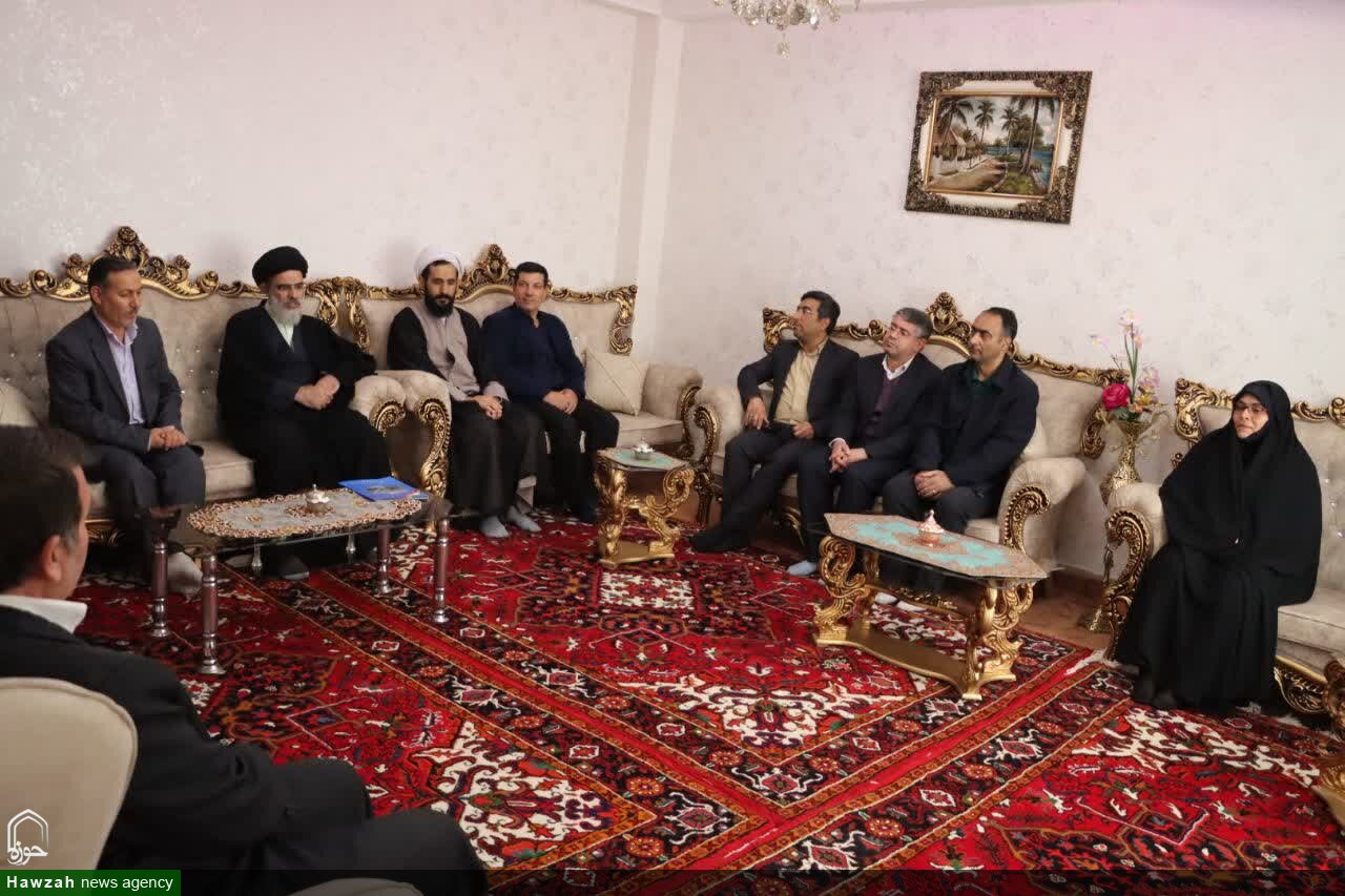 دیدار مدیرکل تبلیغات اسلامی آذربایجان شرقی با خانواده شهدای جنگ رمضان در بناب و آذرشهر