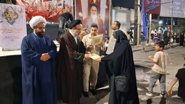تصاویر/ تقدیر از دانش آموزان شرکت کننده در حفظ سوره فتح در تجمعات شبانه شهر جم