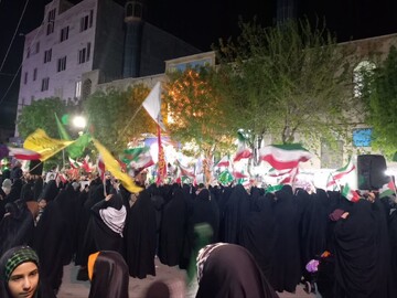 تصاویر/ حضور کادر و اساتید مدرسه علمیه مهدیه خنداب در اجتماعات شبانه