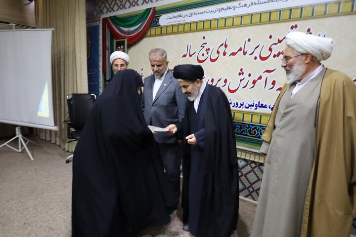 تصاویر/ همایش تبیینی برنامه‌های پنج‌ساله شورای همکاری‌های حوزه‌های علمیه و آموزش و پرورش استان آذربایجان غربی