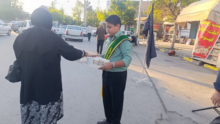 تصاویر/ استمرار فعالیت موکب مدرسه علمیه امام خامنه ای ارومیه