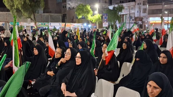 تصاویر/ تقدیر از دانش آموزان شرکت کننده در حفظ سوره فتح در تجمعات شبانه شهر جم