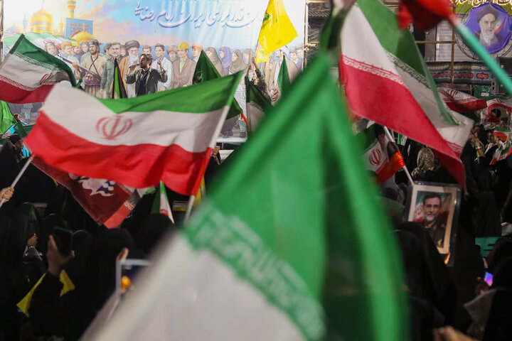 تصاویر/ بوشهر ایستاده در میدان