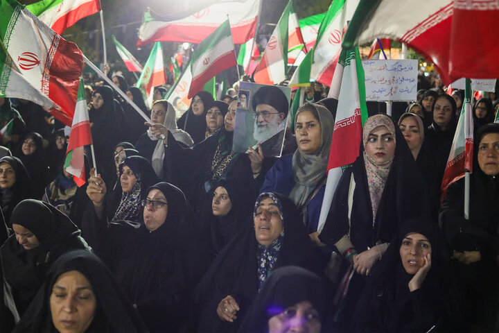 تصاویر/ بوشهر ایستاده در میدان