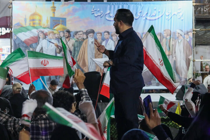تصاویر/ بوشهر ایستاده در میدان