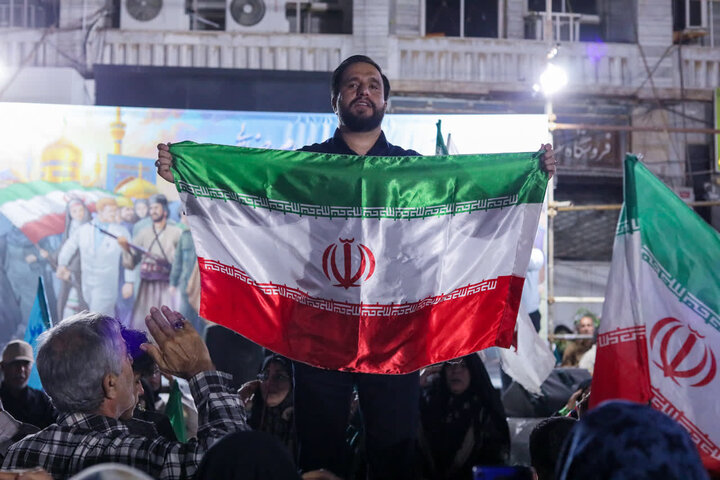 تصاویر/ بوشهر ایستاده در میدان