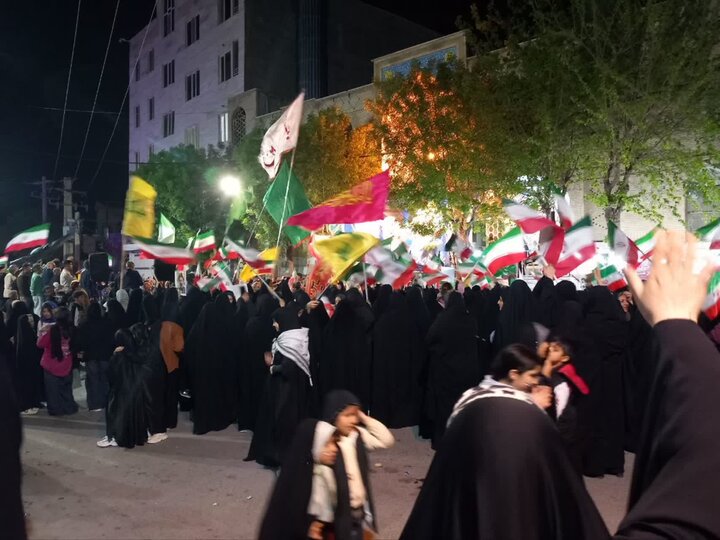 تصاویر/حضور کادر و اساتید مدرسه علمیه مهدیه خنداب در اجتماعات شبانه
