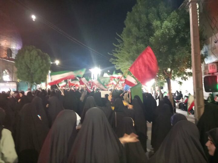 تصاویر/حضور کادر و اساتید مدرسه علمیه مهدیه خنداب در اجتماعات شبانه