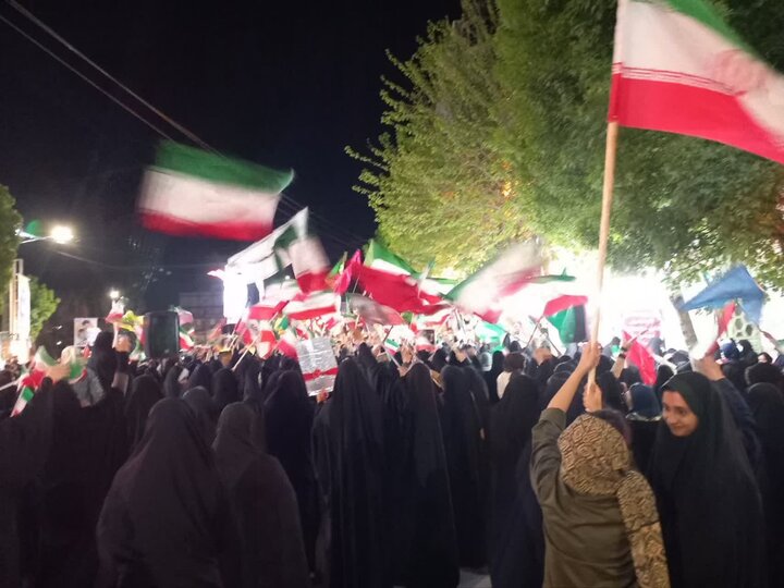 تصاویر/حضور کادر و اساتید مدرسه علمیه مهدیه خنداب در اجتماعات شبانه