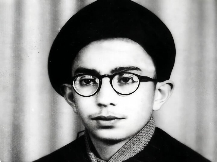 شہید امام خامنہ ای کی زبانی پڑھیں بچپن کا وہ واقعہ جب پہلی بار زیارتِ جامعہ حفظ کی