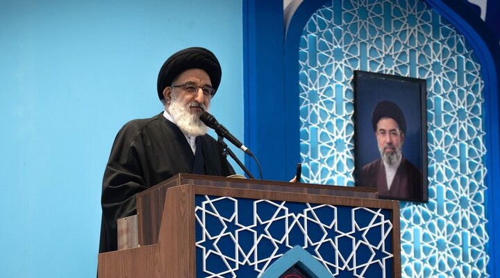 شعارهای اصلی جامعه باید در مسیر مقابله با دشمن و تقویت مقاومت باقی بماند