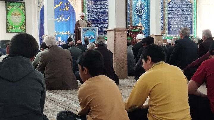 تصاویر/ اقامه نماز جمعه باروق