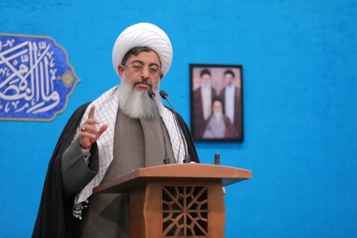 تصاویر/ اقامه نماز جمعه در ساوجبلاغ