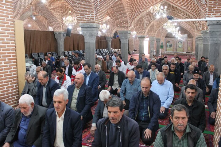 تصاویر/ اقامه نمازجمعه شهر تسوج