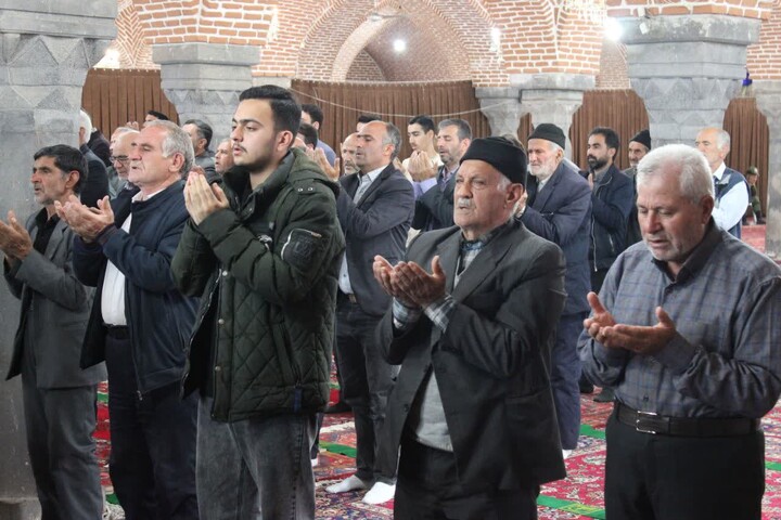 تصاویر/ اقامه نمازجمعه شهر تسوج